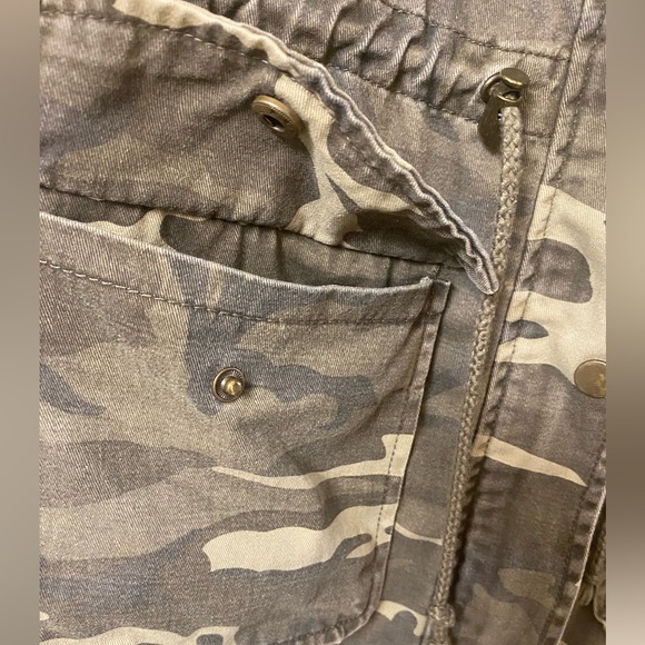 Charlotte Russe Camo Jacket Women’s Size Medium - Picture 14 of 16